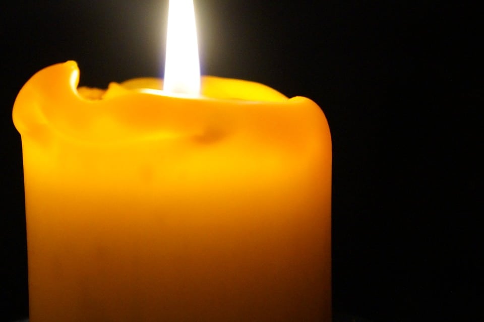 significado de las velas amarillas