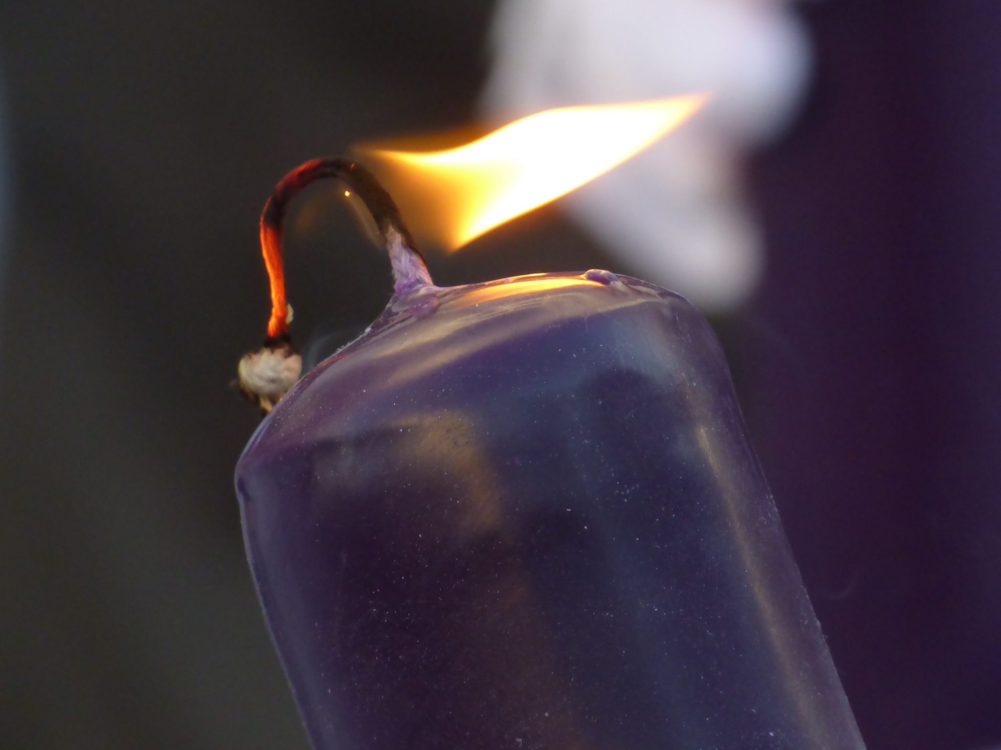 significado de las velas purpuras
