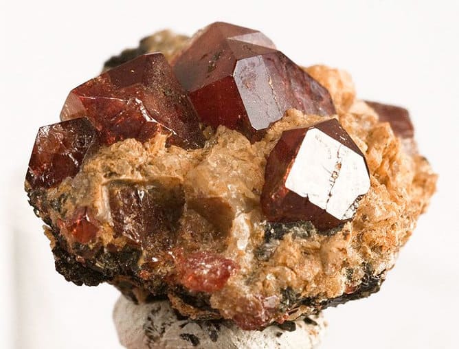 Piedra de circonita marrón